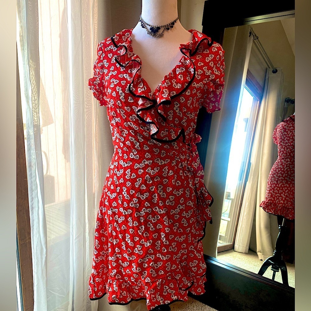 💃 **Sizzle in Scarlet: Flirty Red Date Night Dress** 💋